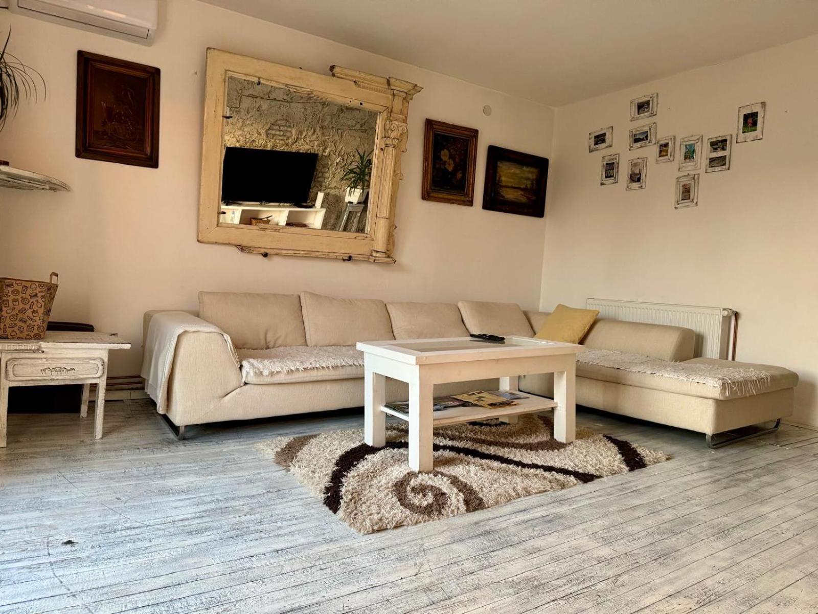 Appartamento Mala Oaza Čačak Esterno foto